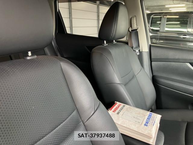 Nissan X-TRAIL 2018-07 8815141-17