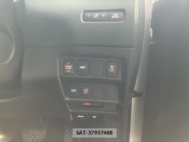 Nissan X-TRAIL 2018-07 8815141-19