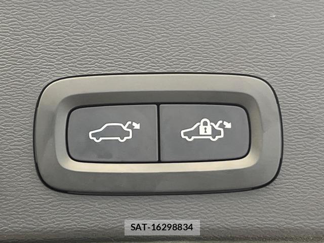 Volvo XC40 2021-08 8812146-10