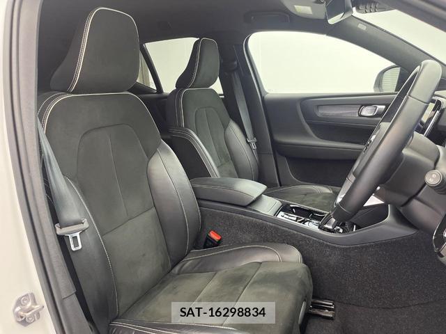 Volvo XC40 2021-08 8812146-11