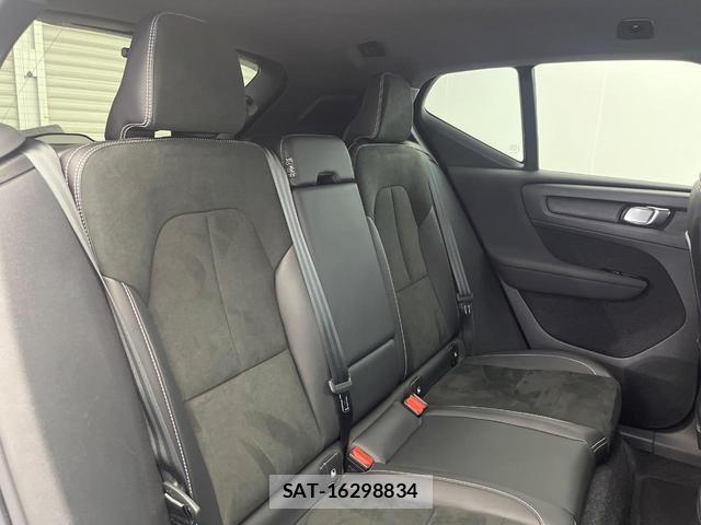Volvo XC40 2021-08 8812146-12
