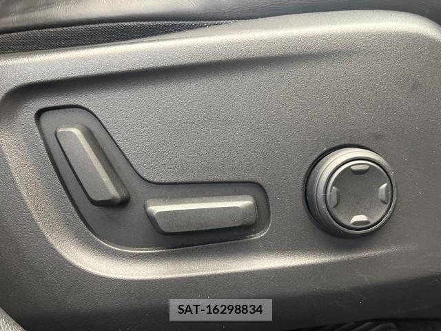 Volvo XC40 2021-08 8812146-8