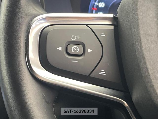 Volvo XC40 2021-08 8812146-9