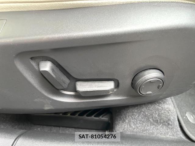 Volvo XC40 2021-12 8812152-9