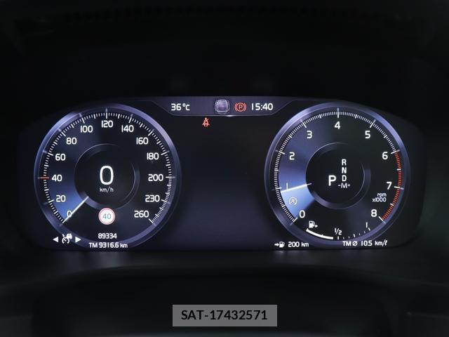 Volvo XC40 2018-11 8812168-12