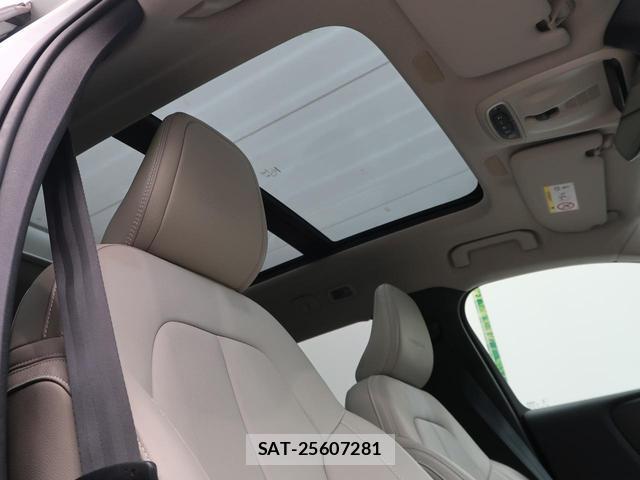 Volvo XC40 2020-09 8813223-4