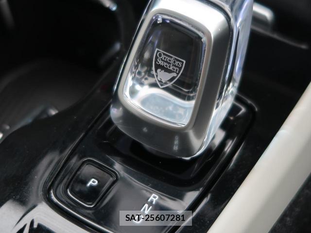Volvo XC40 2020-09 8813223-6