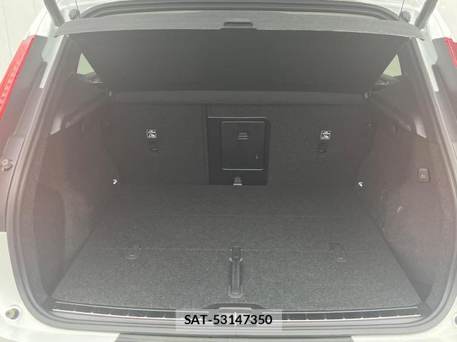 Volvo XC40 2023-09 8814480-13