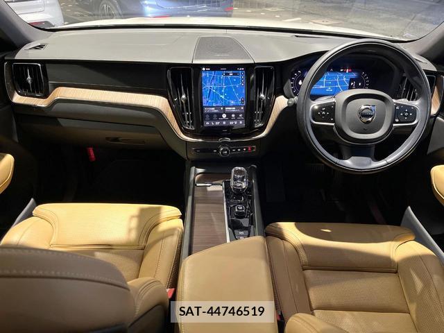 Volvo XC60 2022-05 8812149-1