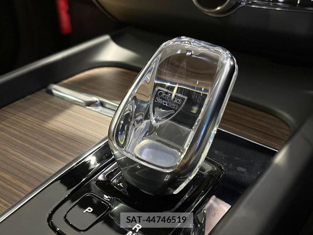 Volvo XC60 2022-05 8812149-10