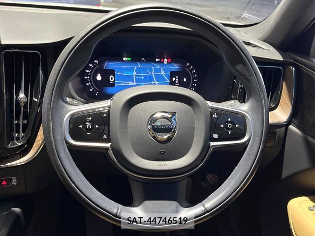 Volvo XC60 2022-05 8812149-11