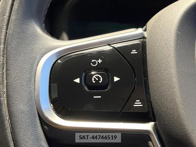 Volvo XC60 2022-05 8812149-12