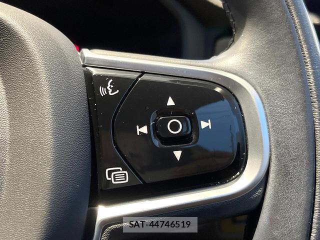 Volvo XC60 2022-05 8812149-13