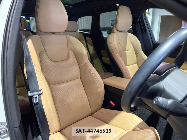 Volvo XC60 2022-05 8812149-14