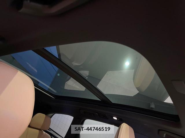 Volvo XC60 2022-05 8812149-4
