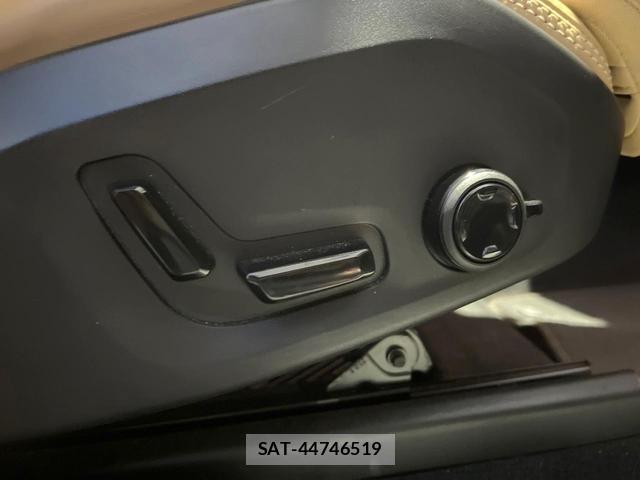 Volvo XC60 2022-05 8812149-9