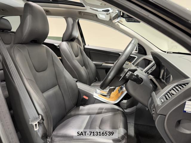 Volvo XC60 2017-12 8812741-4