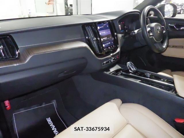 Volvo XC60 2022-02 8816228-2