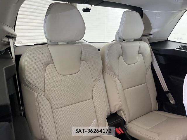 Volvo XC90 2017-07 8812145-13