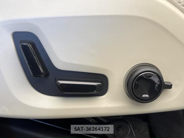 Volvo XC90 2017-07 8812145-8
