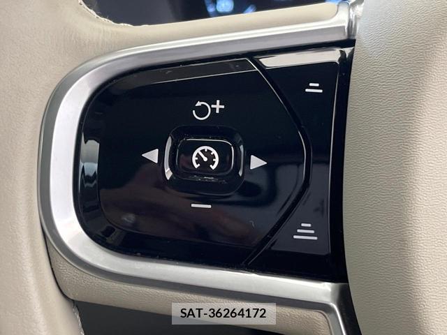 Volvo XC90 2017-07 8812145-9