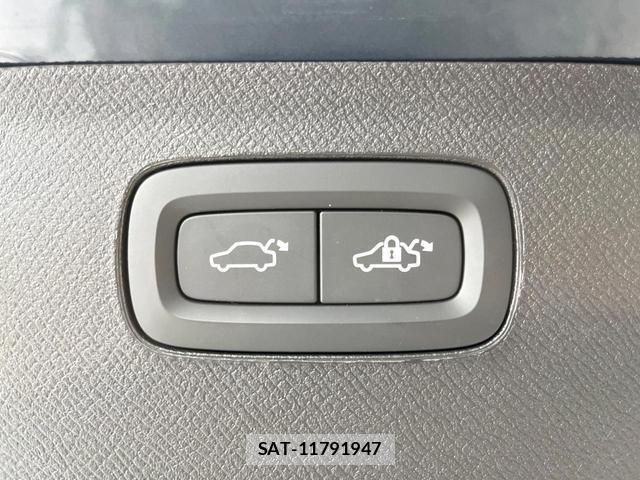 Volvo XC90 2024-03 8812154-18