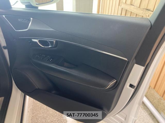 Volvo XC90 2016-08 8812530-9