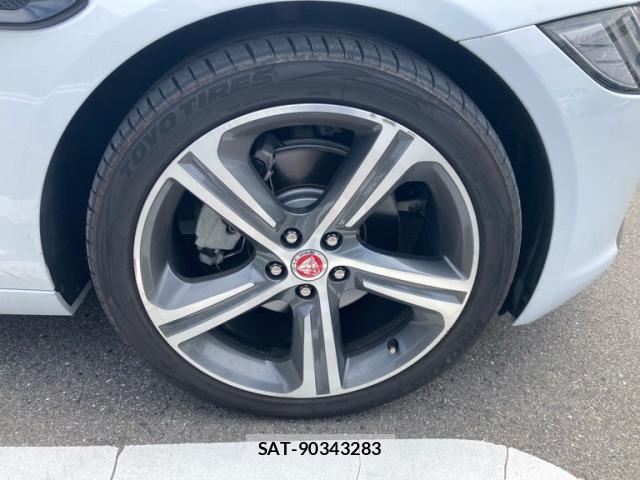 Jaguar XF 2018-11 8815255-1