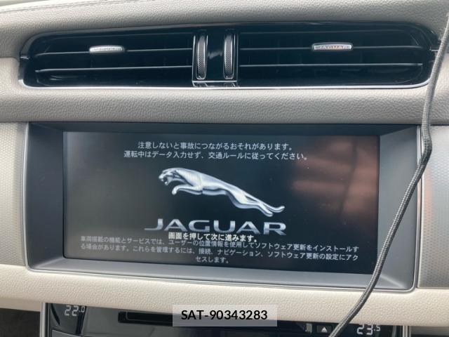 Jaguar XF 2018-11 8815255-11