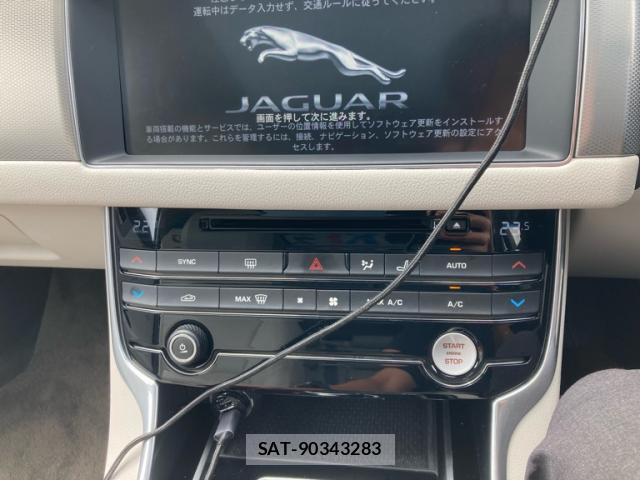 Jaguar XF 2018-11 8815255-14