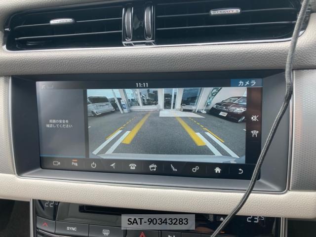 Jaguar XF 2018-11 8815255-15