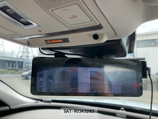 Jaguar XF 2018-11 8815255-16