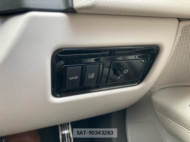 Jaguar XF 2018-11 8815255-18