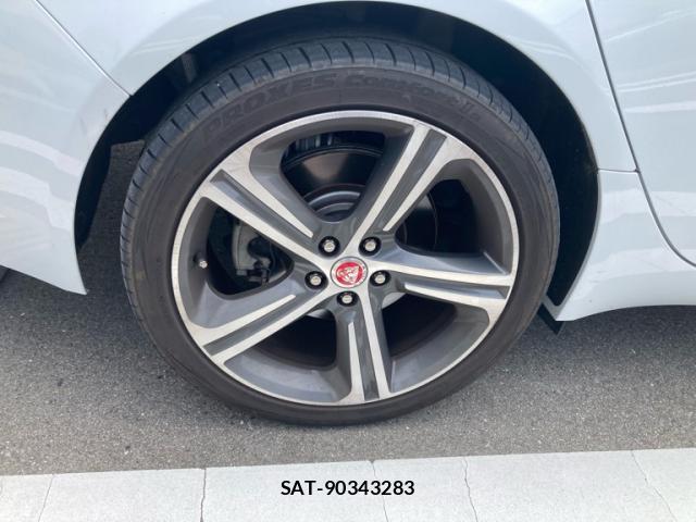 Jaguar XF 2018-11 8815255-2