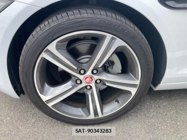 Jaguar XF 2018-11 8815255-5