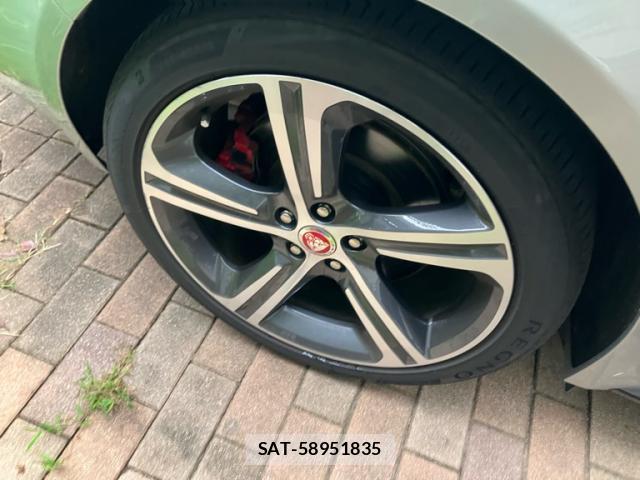 Jaguar XF 2016-06 8816239-12