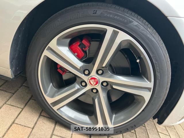 Jaguar XF 2016-06 8816239-13