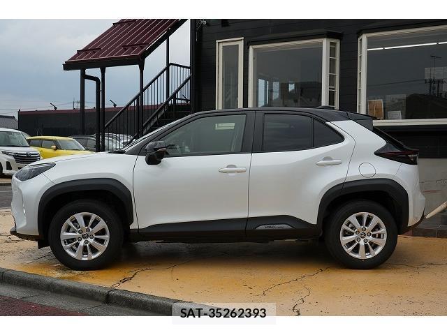 Toyota YARIS CROSS 2023-10 8817278-17
