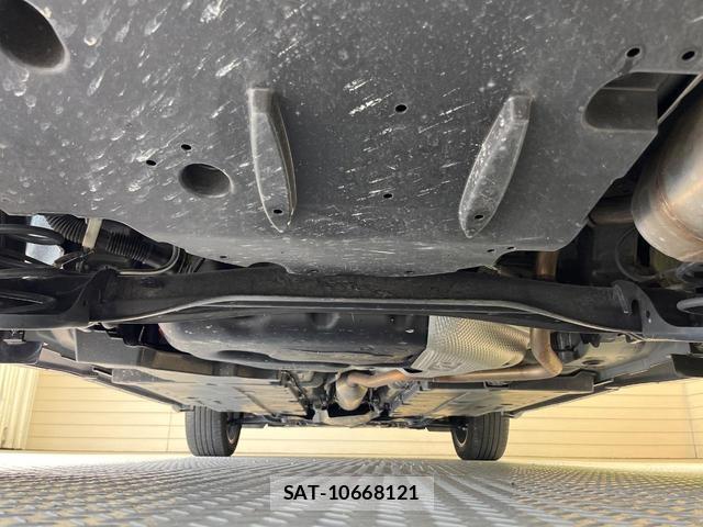 Toyota YARIS CROSS 2023-10 8817566-18