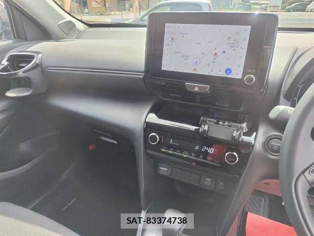 Toyota YARIS CROSS 2024-06 8817635-12