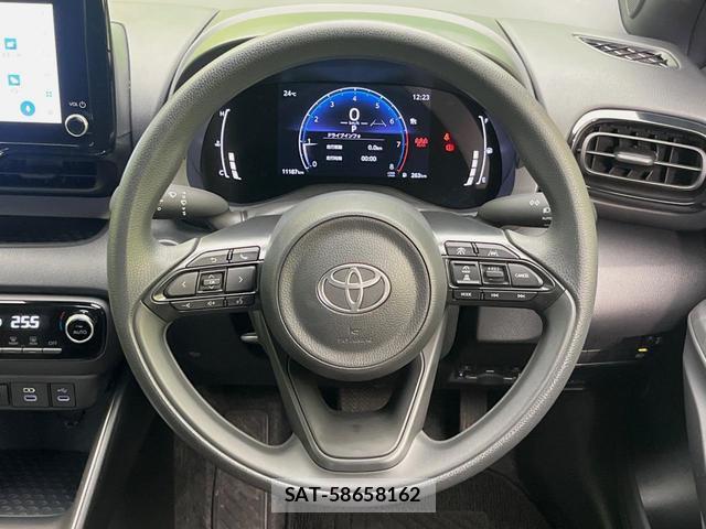 Toyota YARIS 2025-03 8812122-10