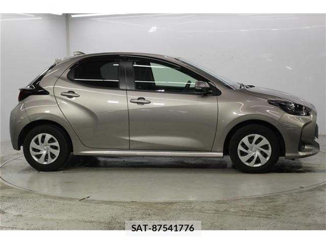 Toyota YARIS 2022-11 8814320-5