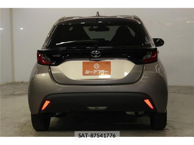 Toyota YARIS 2022-11 8814320-7