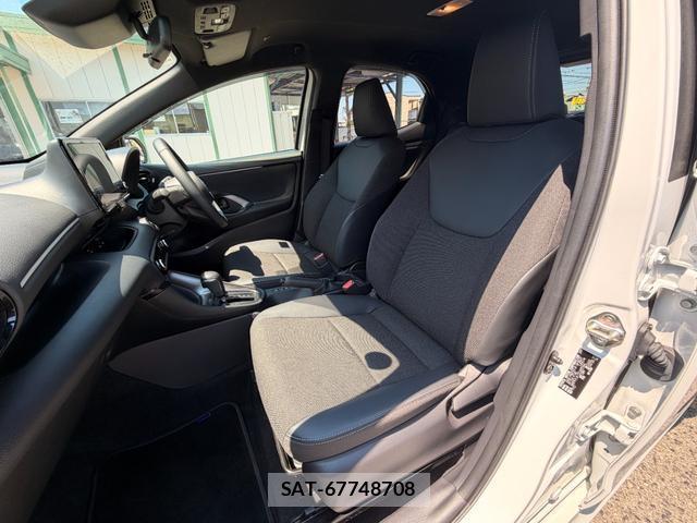 Toyota YARIS 2025-07 8815185-12