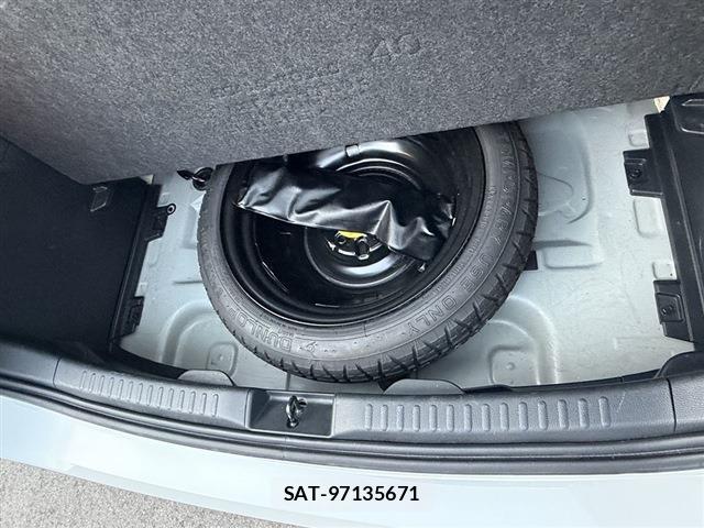 Toyota YARIS 2024-06 8815267-11