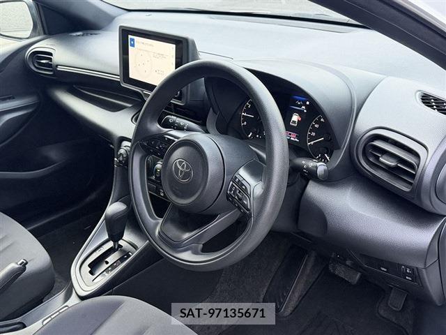 Toyota YARIS 2024-06 8815267-17