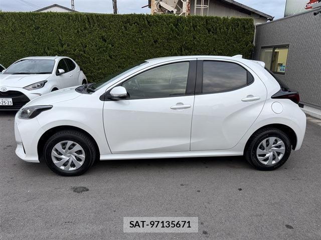 Toyota YARIS 2024-06 8815267-2