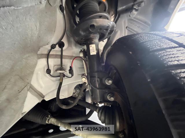 Toyota YARIS 2023-07 8815784-19