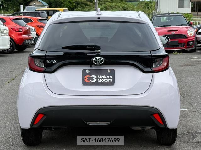 Toyota YARIS 2021-06 8815851-10