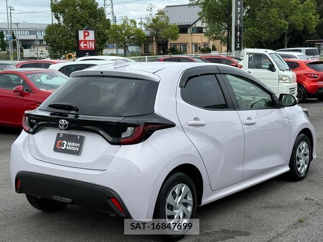 Toyota YARIS 2021-06 8815851-11